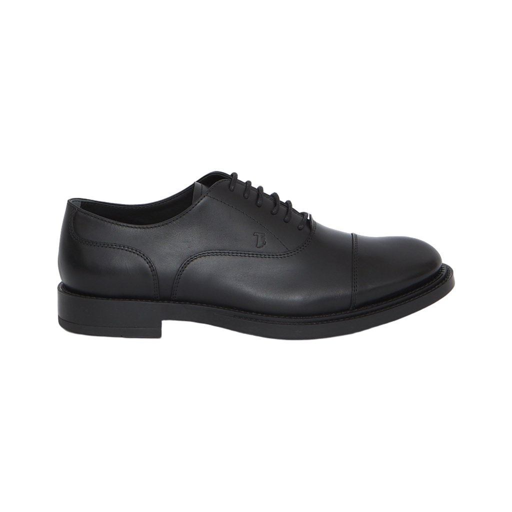 Lace-ups in black leather